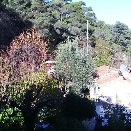 Les Lilas Blancs Apartment *